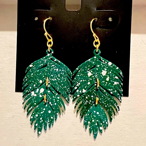 Alfani leave drop earrings dangling green with white speckles NEW - Picture 1 of 4